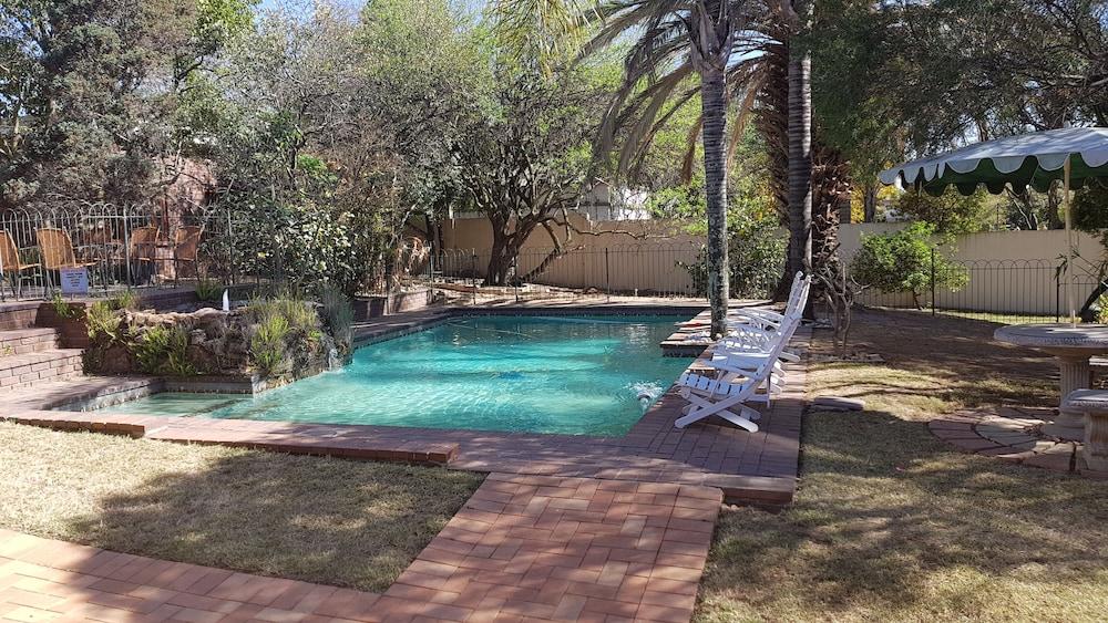 Jophil Guesthouse - Outdoor Pool