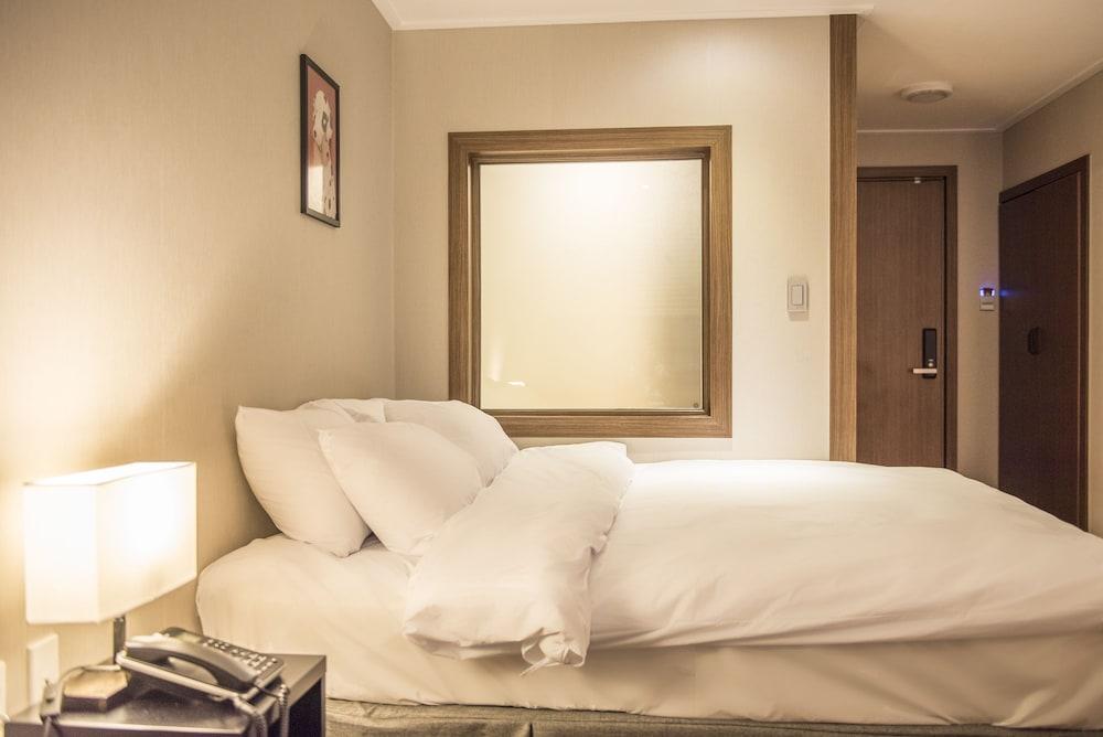 Check Inn Hotel Jeju - Room
