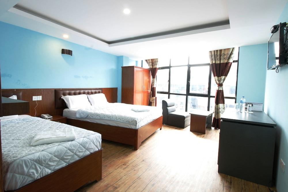 Everest Holiday Inn - Room