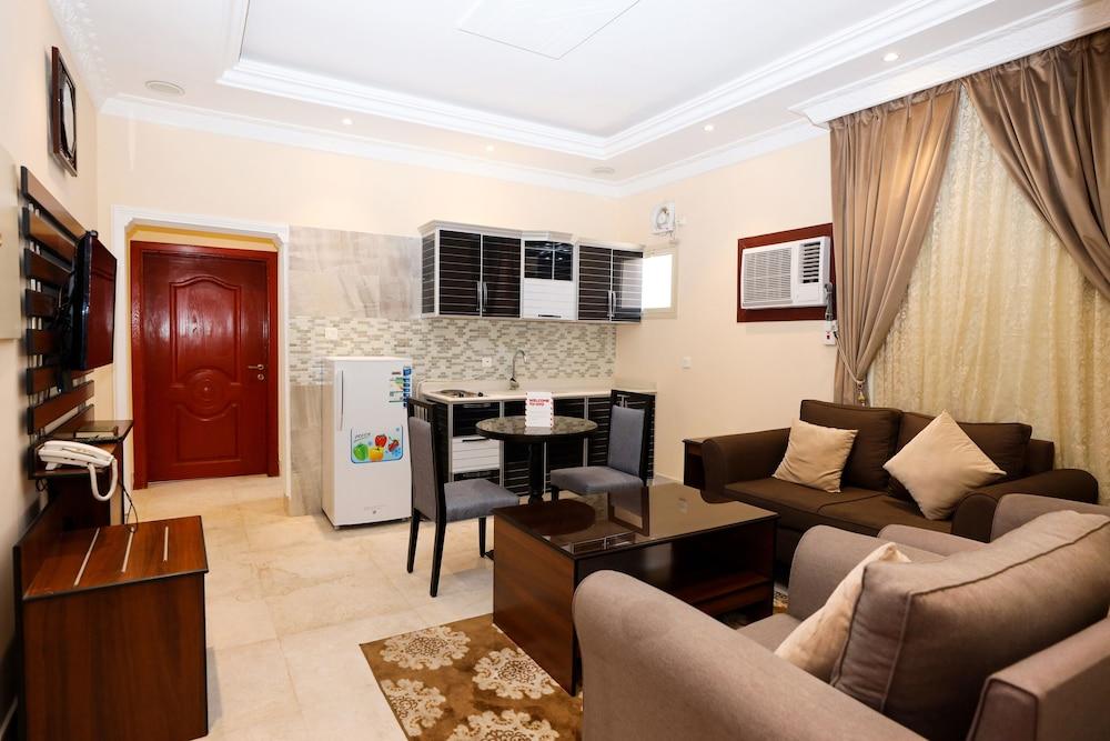 OYO 307 Jubail Rose (Families & Couples Only) - Living Room