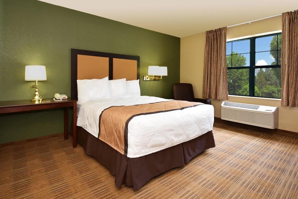 Extended Stay America Suites Raleigh Cary Regency Parkway N - Room
