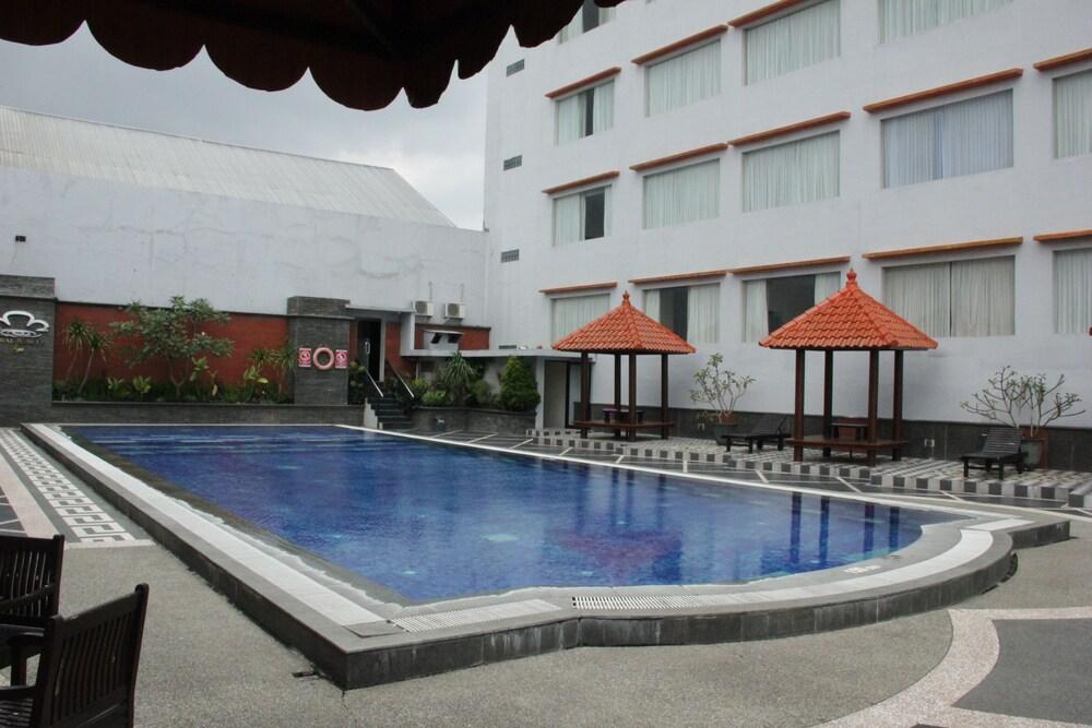 Hotel Aria Gajayana Malang - Outdoor Pool