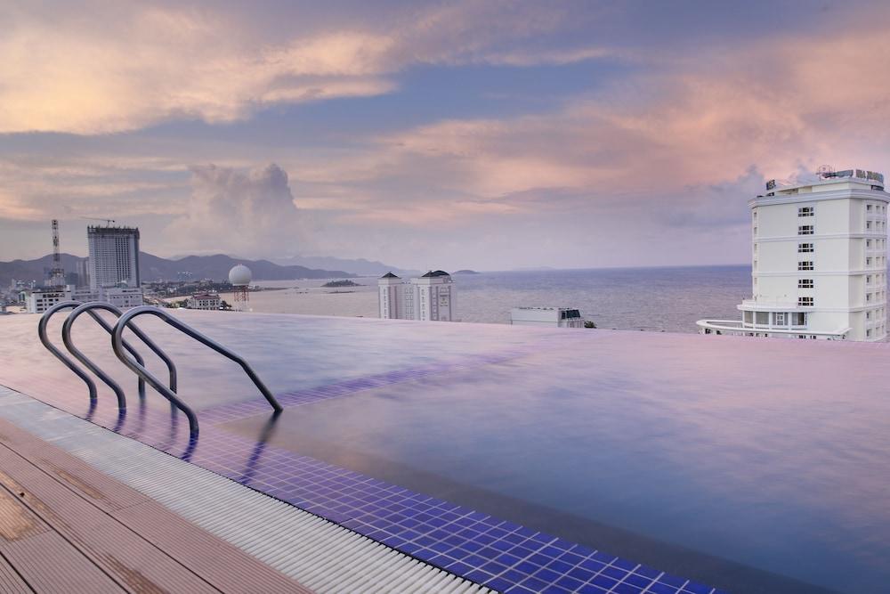 Sao Viet Hotel - Rooftop Pool