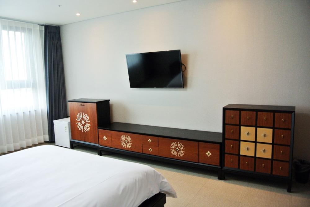 Jeju Noblesse Tourist Hotel - Room