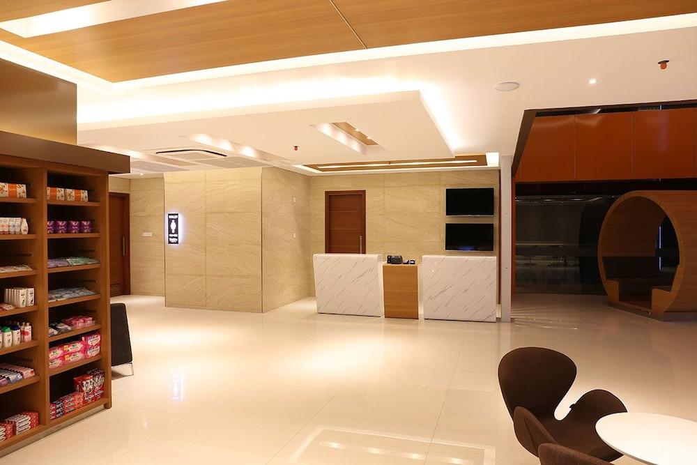Grand Citihub Hotel @kajoetangan - Interior Entrance