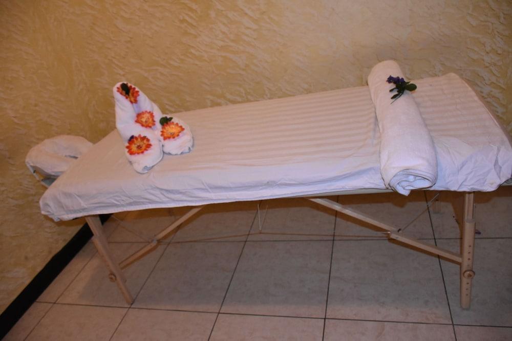 Kaleb Hotel - Massage