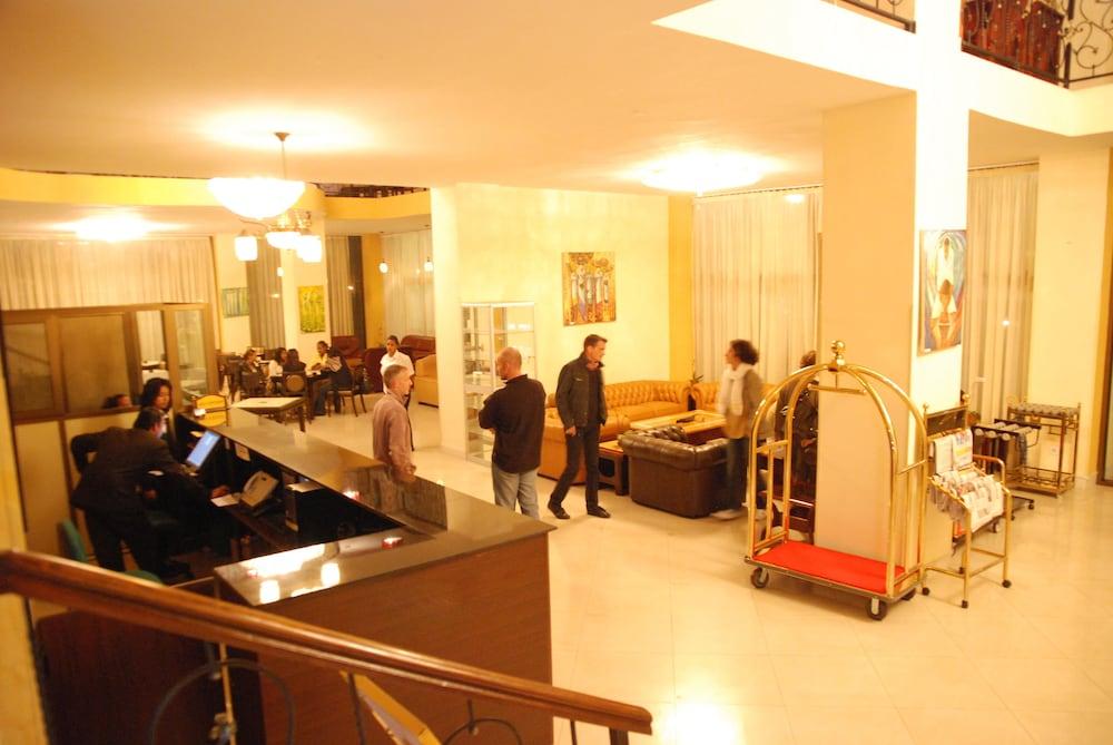 Churchill Hotel - Reception
