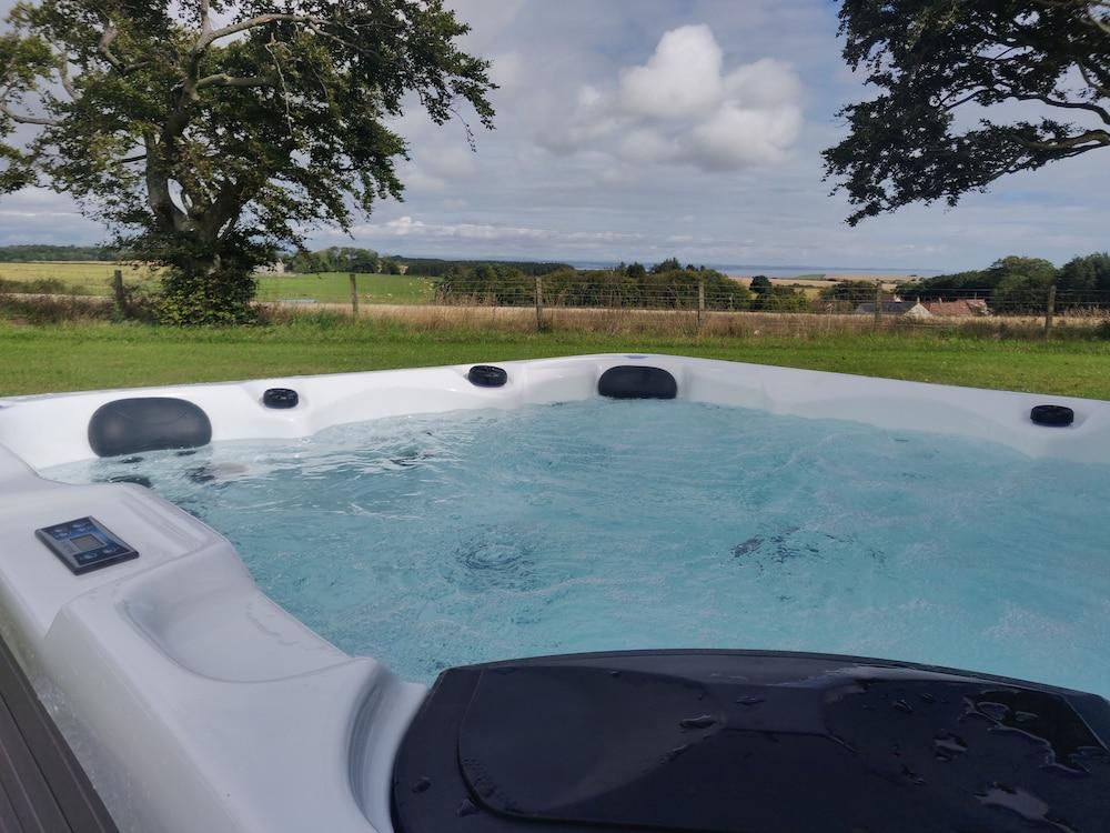Saltire Lodge 35 With Hot Tub at 5 Star Resort - Spa