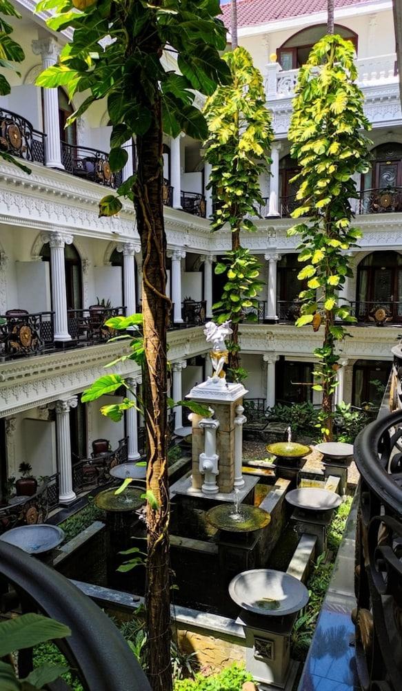 The Grand Palace Hotel Malang - Exterior