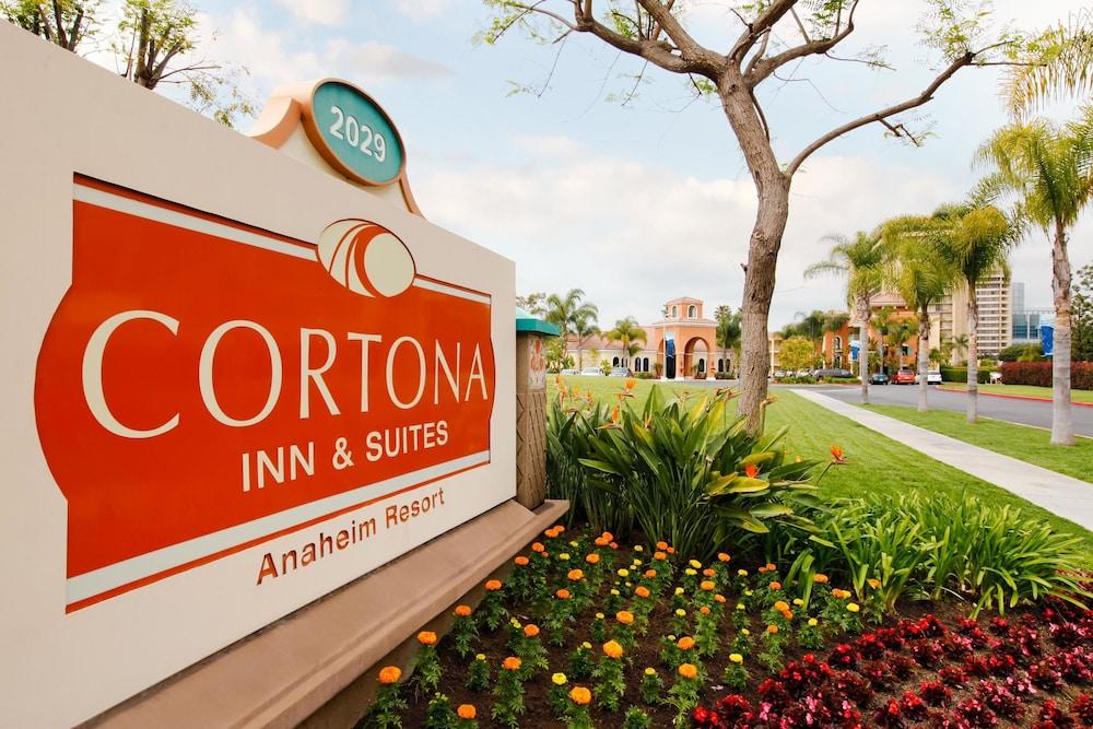 Cortona Inn & Suites Anaheim Resort - Exterior detail