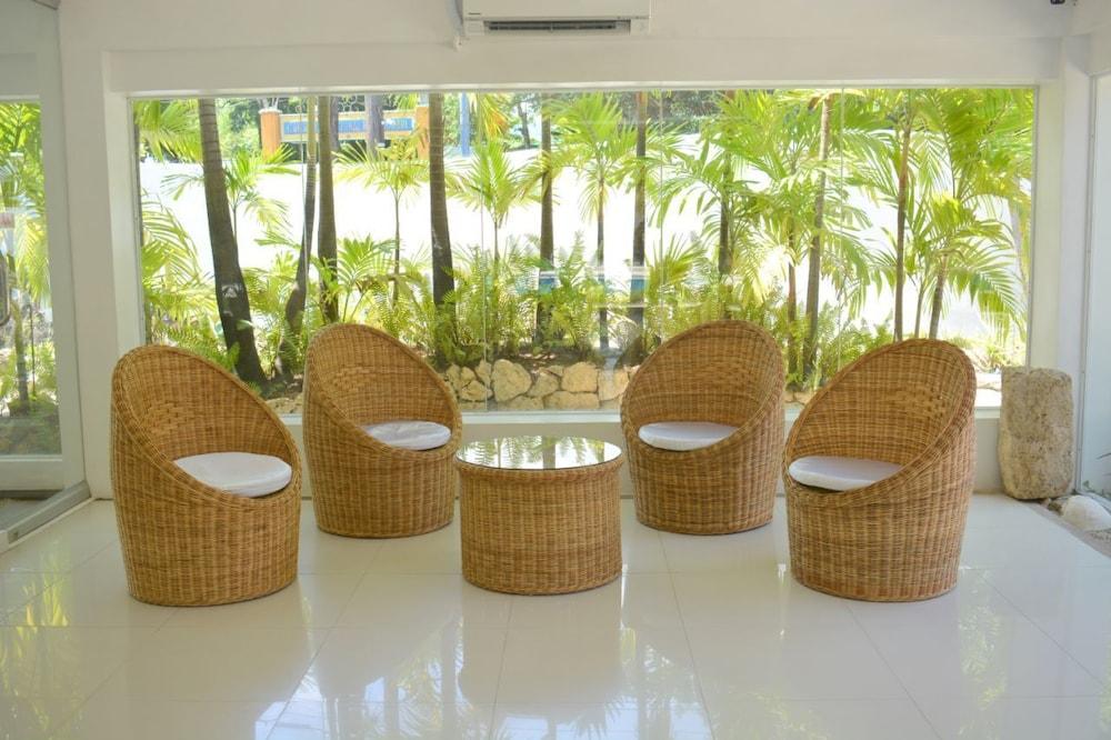 Urban Sands Iloilo Hotel - Lobby Sitting Area