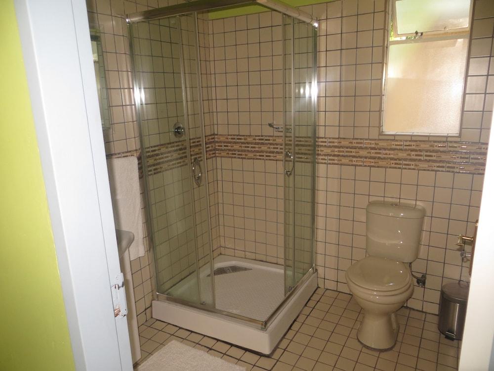 Nyati Lodges - Bathroom