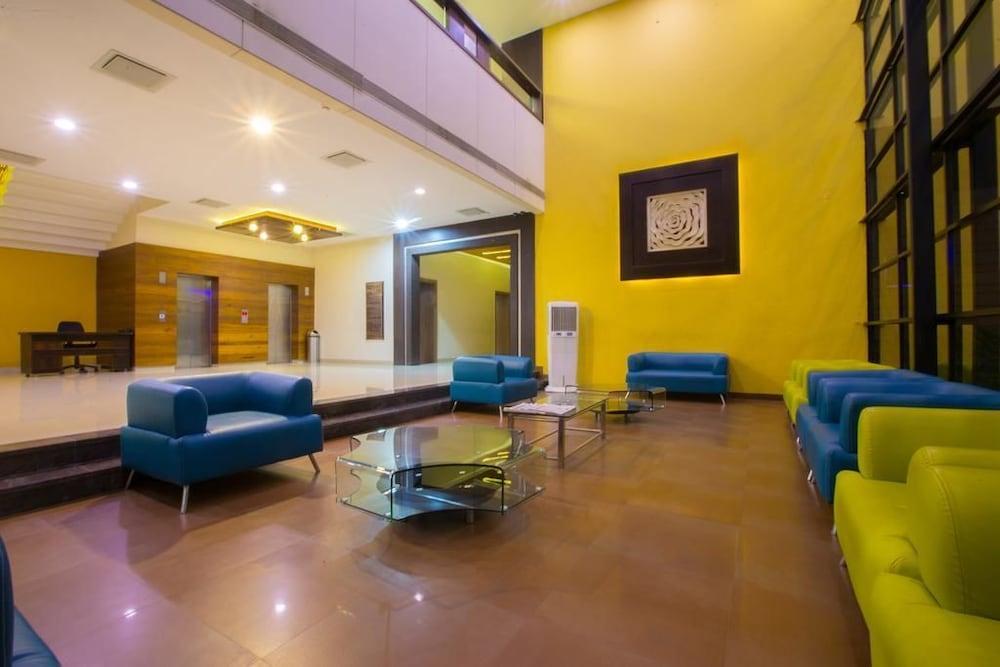 Hotel Waterlily Indore - Lobby Sitting Area