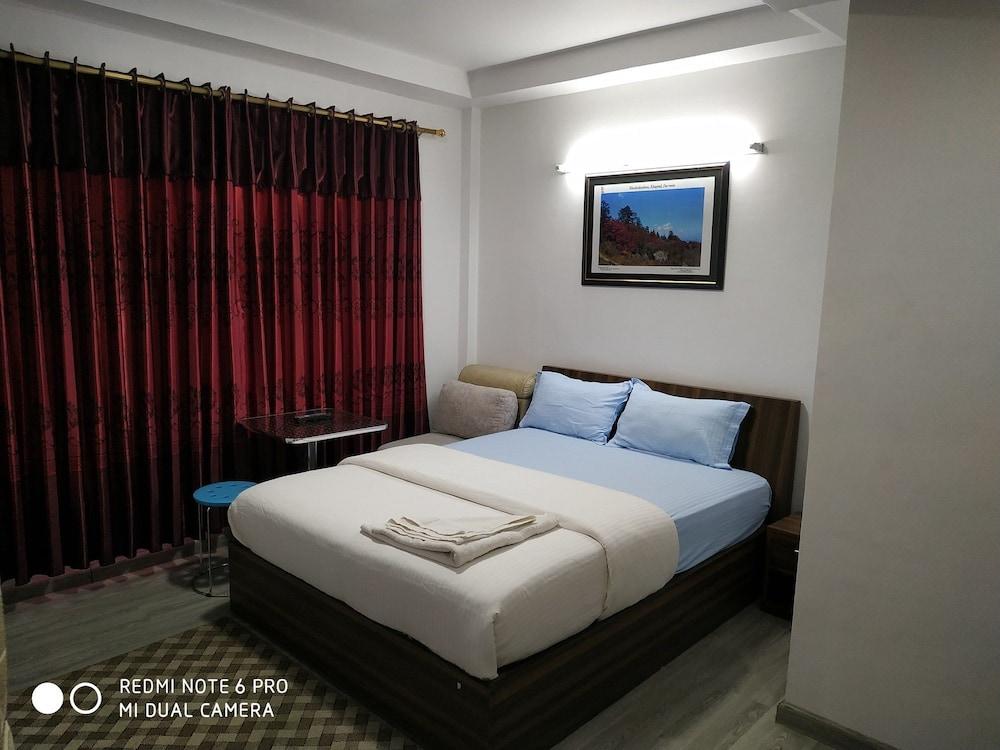 Three Boys Apartment and Guest House - Featured Image