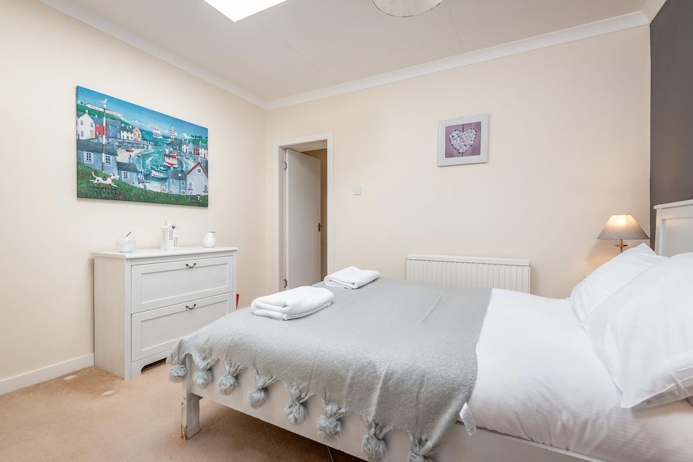 St Andrews Kinnessburn Road Apartment - Room