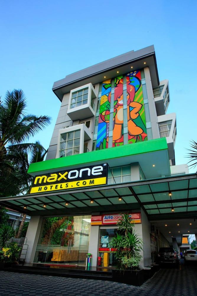 Maxone Hotels at Malang - Featured Image