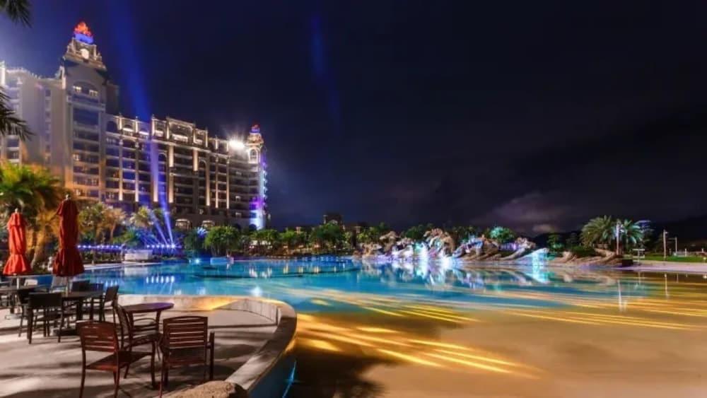 Chimelong Hengqin Bay Hotel - Pool