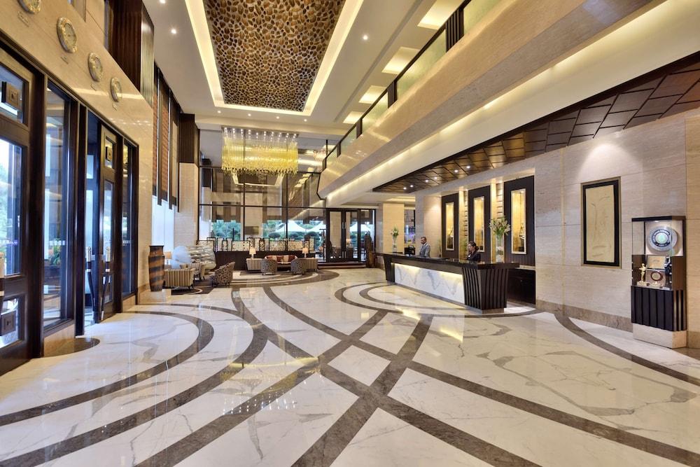 Radisson Blu Hotel Indore - Lobby