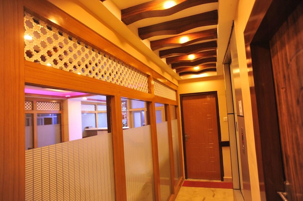 Hotel Arati - Interior