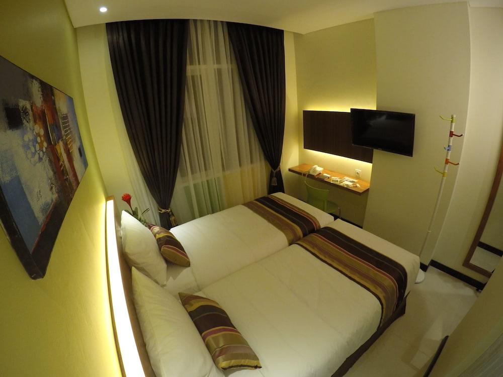 Biz Boulevard Hotel - Room
