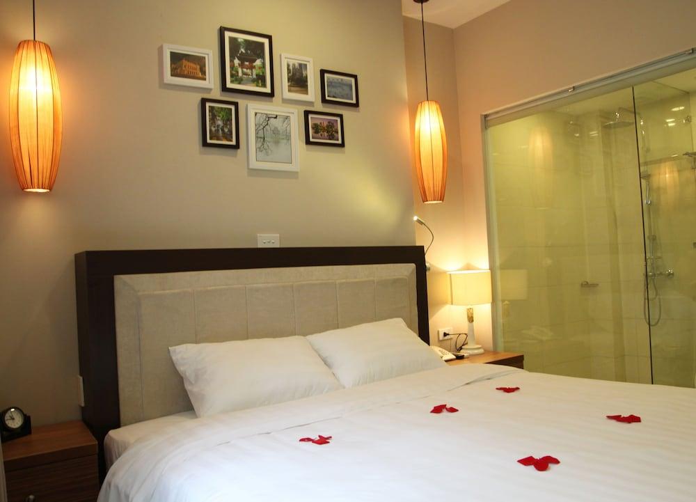 Golden Moon Suite Hotel - Room