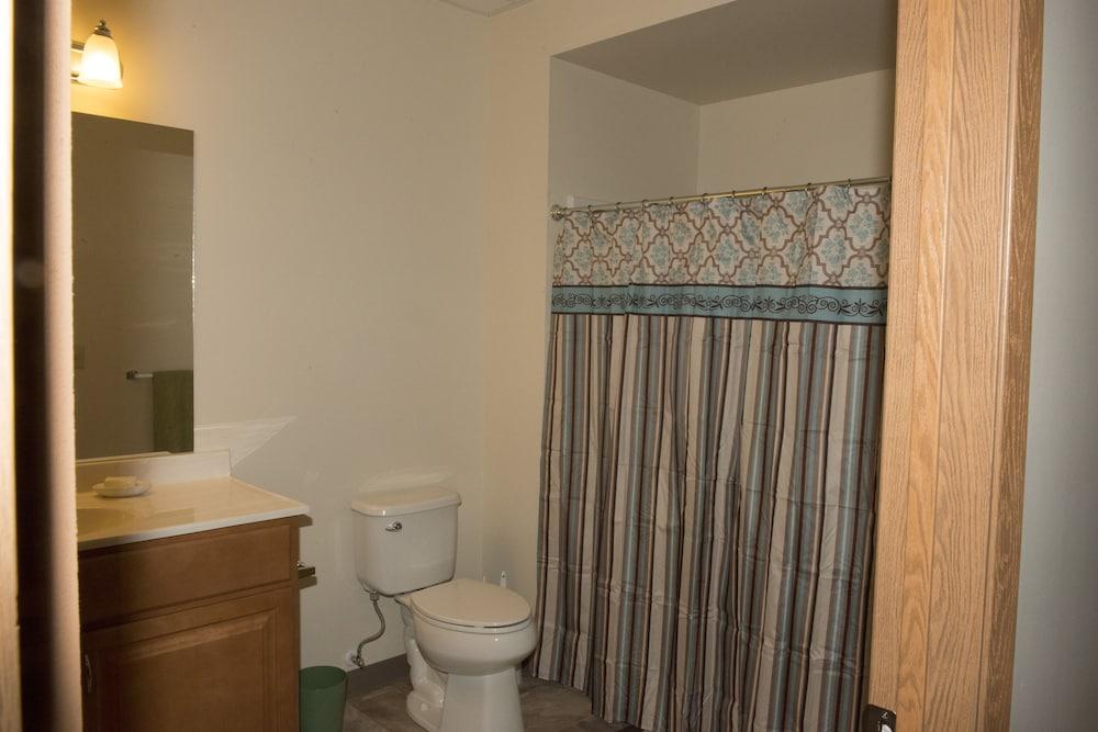 Bridges Inn & Extended Stay Suites - Bathroom