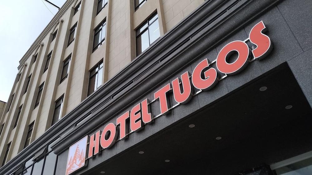 Hotel Tugos - Featured Image