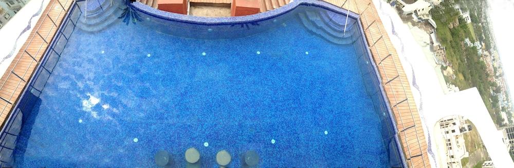 Senses Hotel - Rooftop Pool