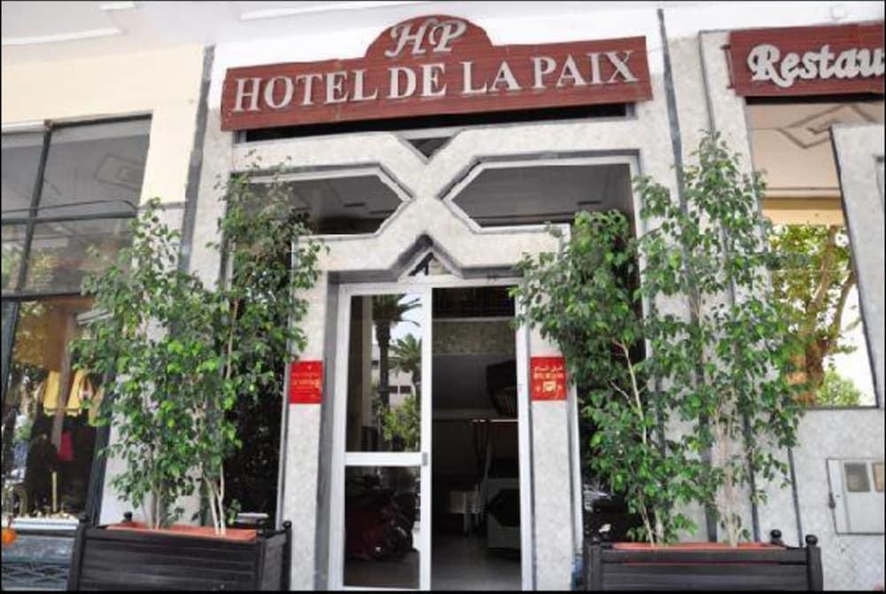 Hotel De La Paix - Featured Image