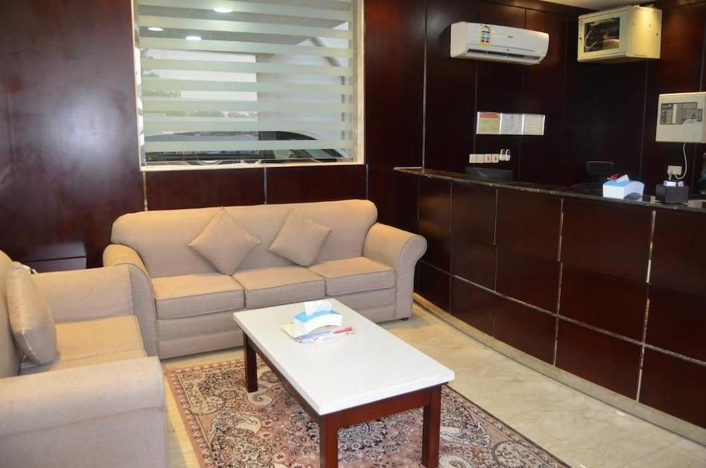 Burj Al Salam Furnished Apartments - Lobby Sitting Area