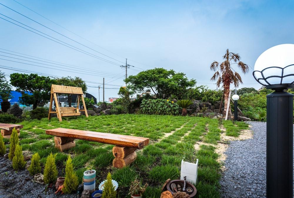 Jeju Wayo Pension - Property Grounds
