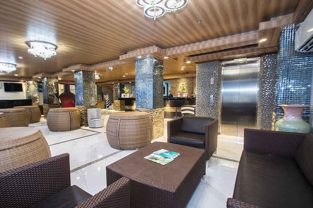 Diamond Water Edge Resort - Lobby Lounge