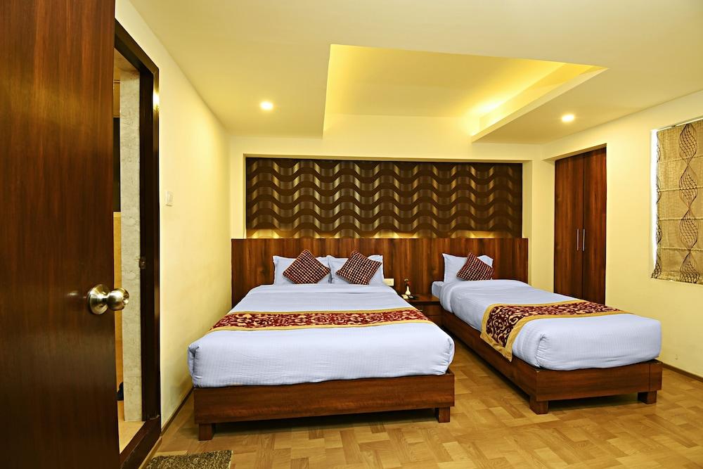 Hotel Royal Suite - Room