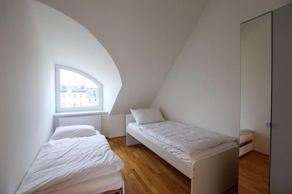 4 Beds and More Vienna Apartments - Room