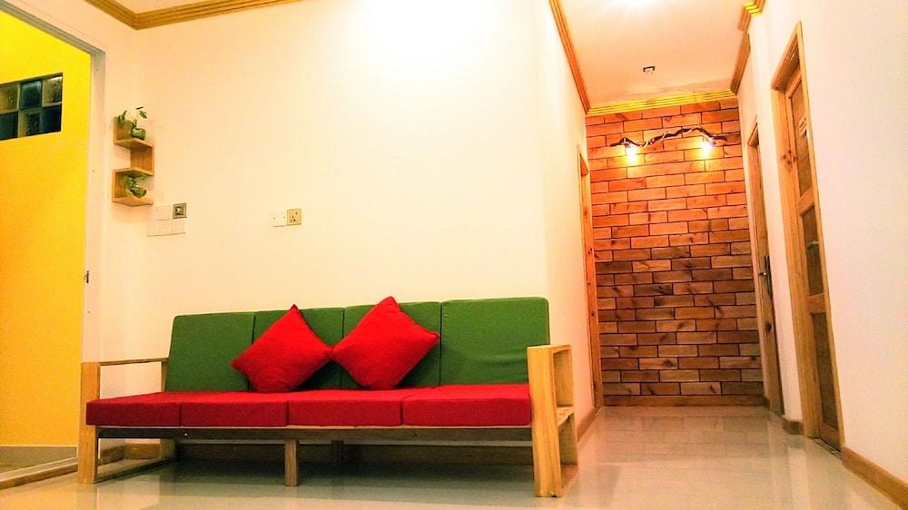 Select Village Maafushi - Lobby Sitting Area