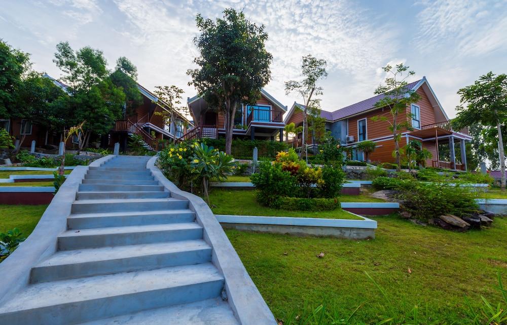 360 Resort Sihanoukville - Featured Image