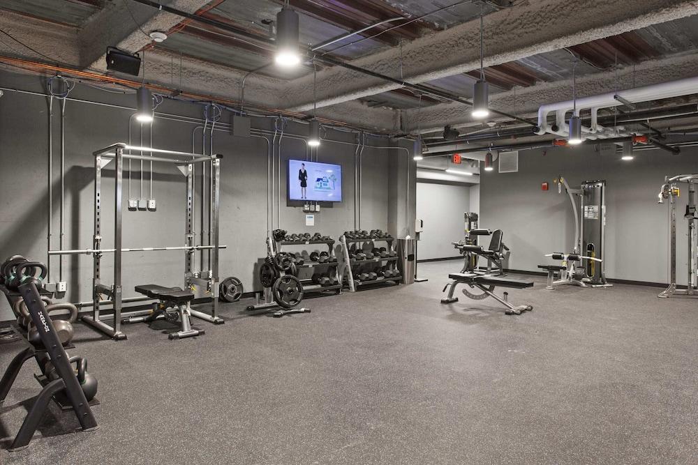 Luxe DT Apts with Free Parking by Zencity - Fitness Facility