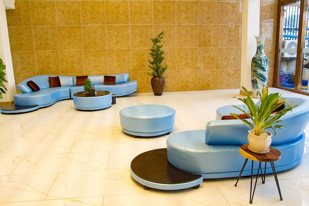 Junlan Hotel - Lobby Sitting Area