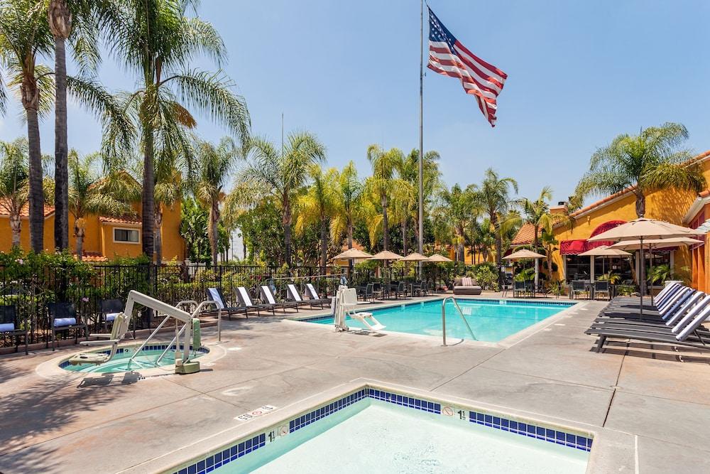 Clementine Hotel & Suites Anaheim - Outdoor Pool