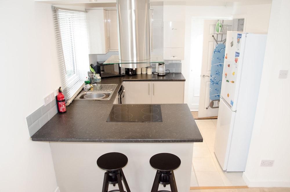 NEW 2BD Detached House in the Heart of Lincoln - Private kitchen