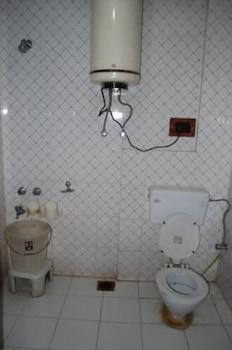 Hotel Relax Inn - Bathroom