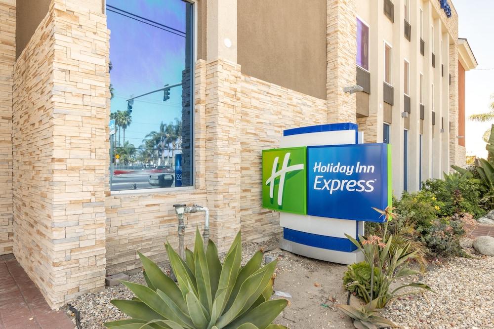 Holiday Inn Express Anaheim West, an IHG Hotel - Exterior