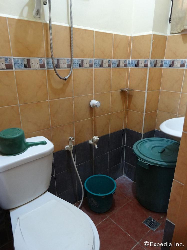 VBH Inn - Bathroom