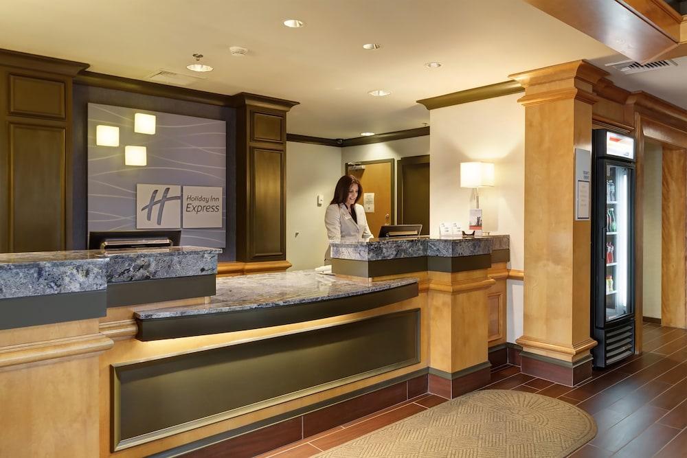 Holiday Inn Express Hotel & Suites Warwick-Providence (Arpt), an IHG Hotel - Exterior