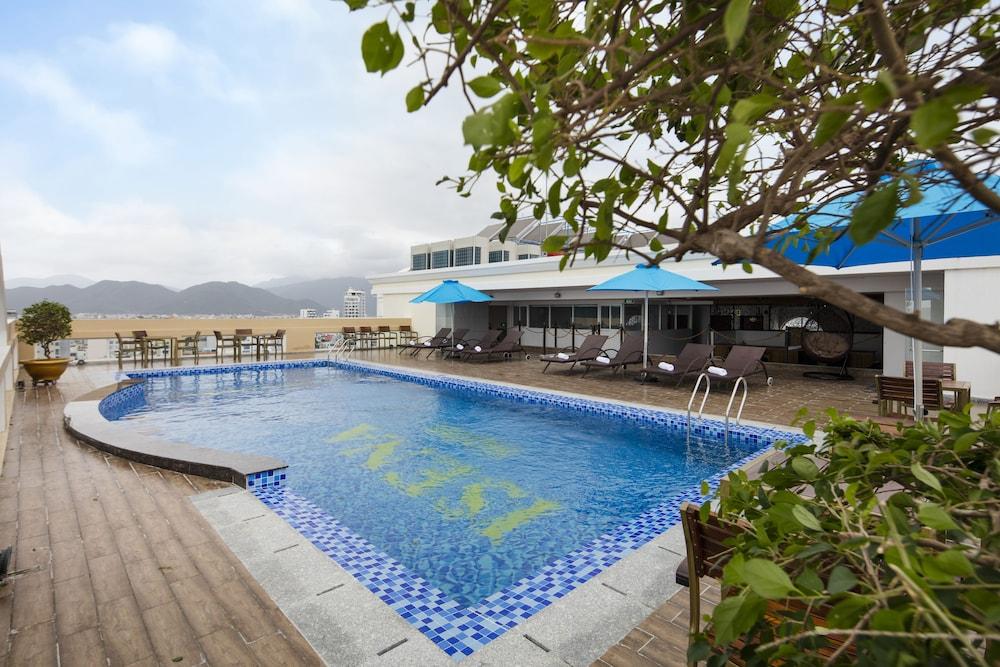 Isena Nha Trang Hotel - Outdoor Pool