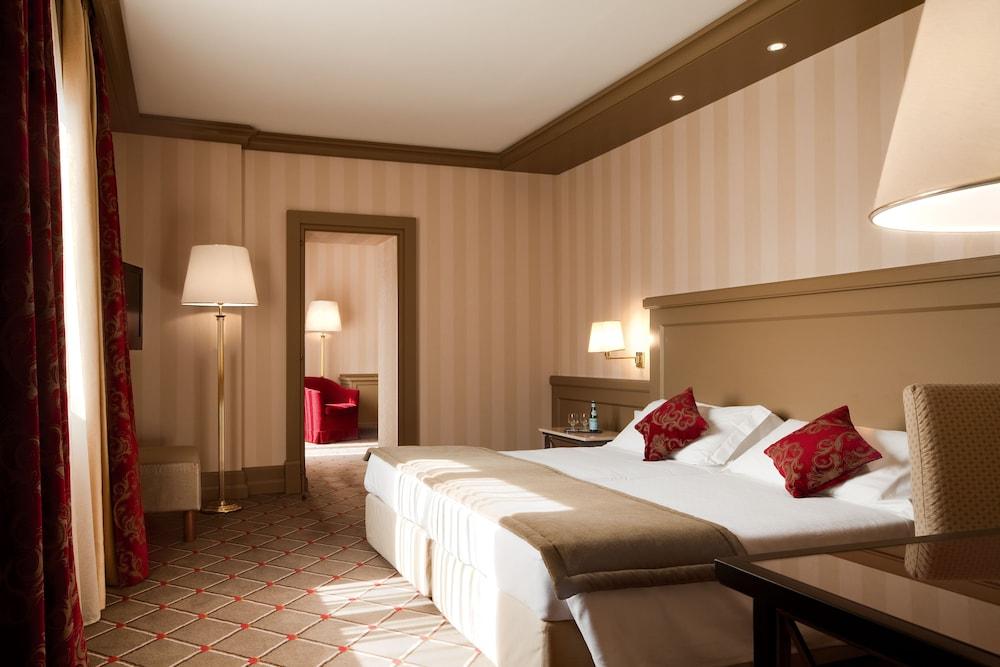 Hotel De La Paix - Room