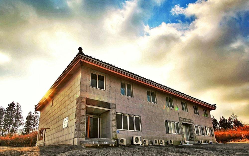 Jeju Dokkaebi Guest House - Featured Image