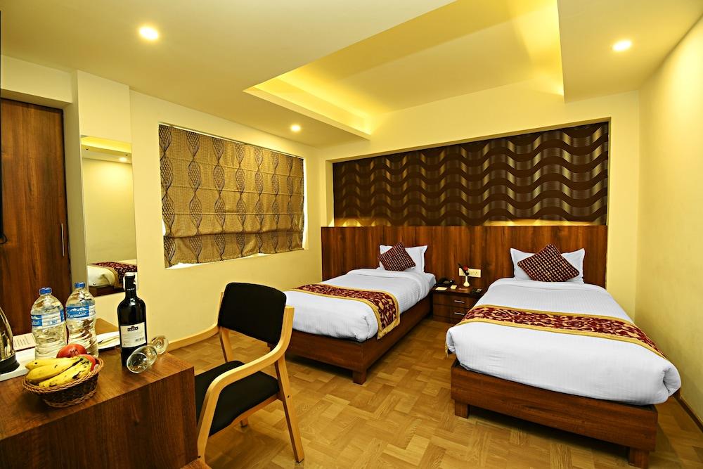 Hotel Royal Suite - Room