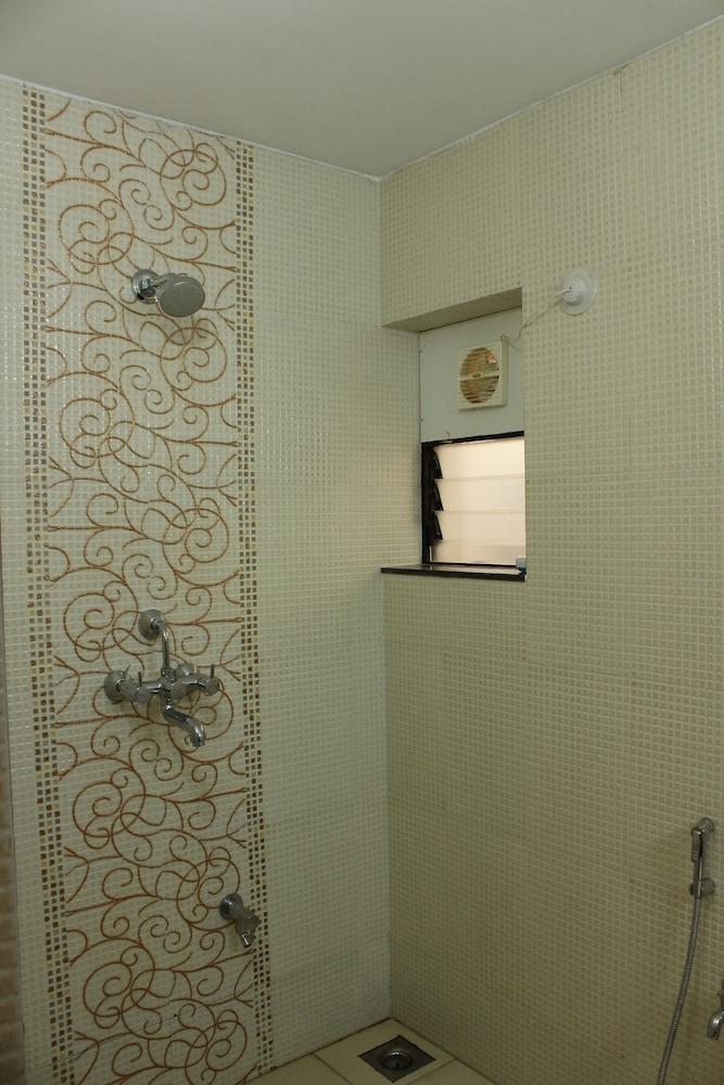 أو واي أو 9364 هوم مودرن 2 بد رومز، هول آند كيتشن بول فيو كاندوليم - Bathroom Shower