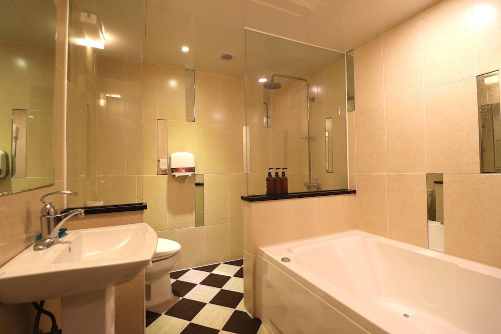 Hotel Bricks Haeundae - Bathroom